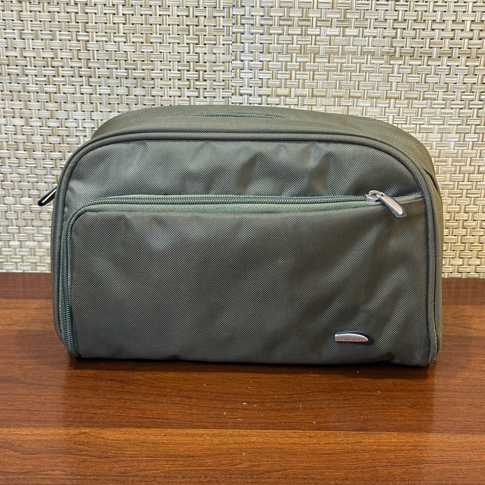 🌟2xHP🌟2008 Travelon Olive Green Nylon Travel Dopp/Toiletries Kit